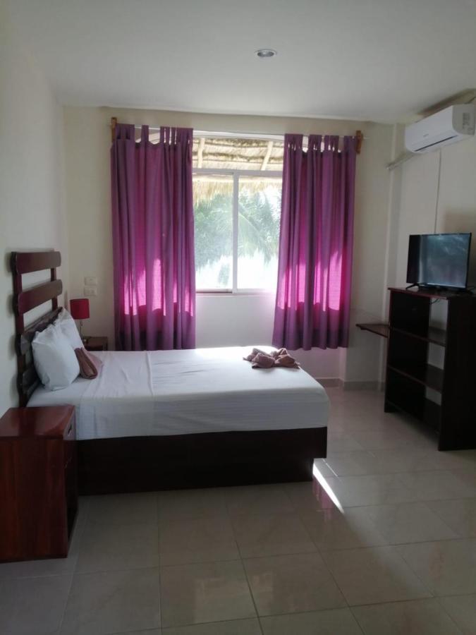 Porto Coral Hotel & Suites Chetumal Exteriör bild