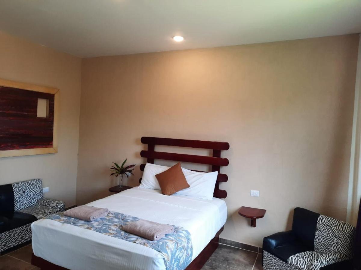 Porto Coral Hotel & Suites Chetumal Exteriör bild