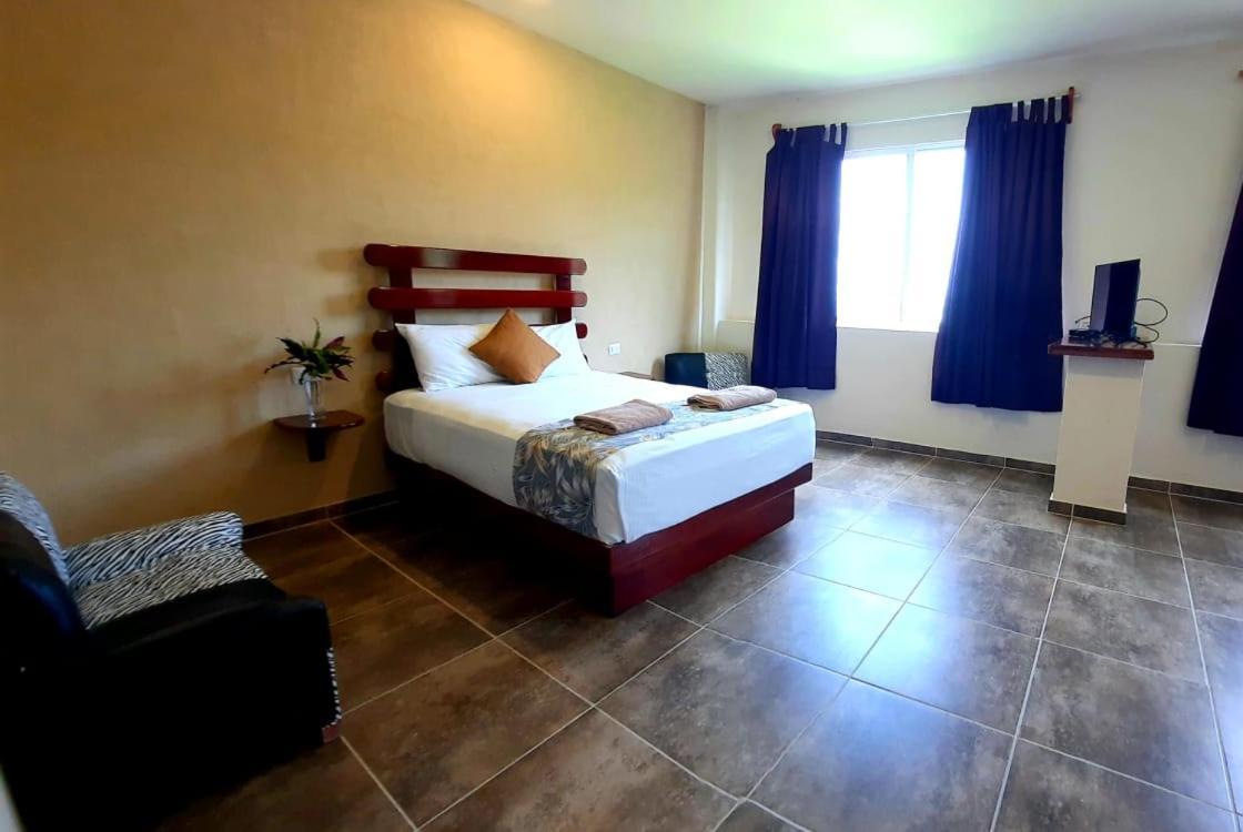 Porto Coral Hotel & Suites Chetumal Exteriör bild