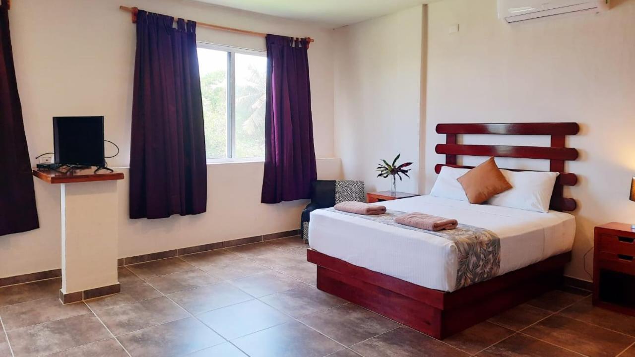 Porto Coral Hotel & Suites Mahahual Exteriör bild